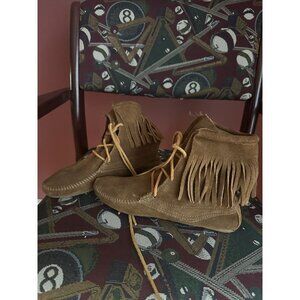 Minnetonka Tramper Lace Up Ankle Boot fits 7.5